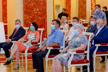 Строителям вручили областные награды